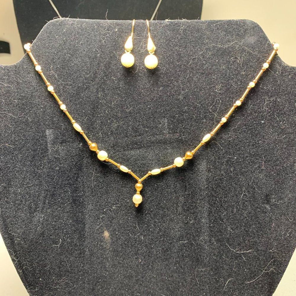 15" Pearl and gold beaded necklace and matching drop earrings